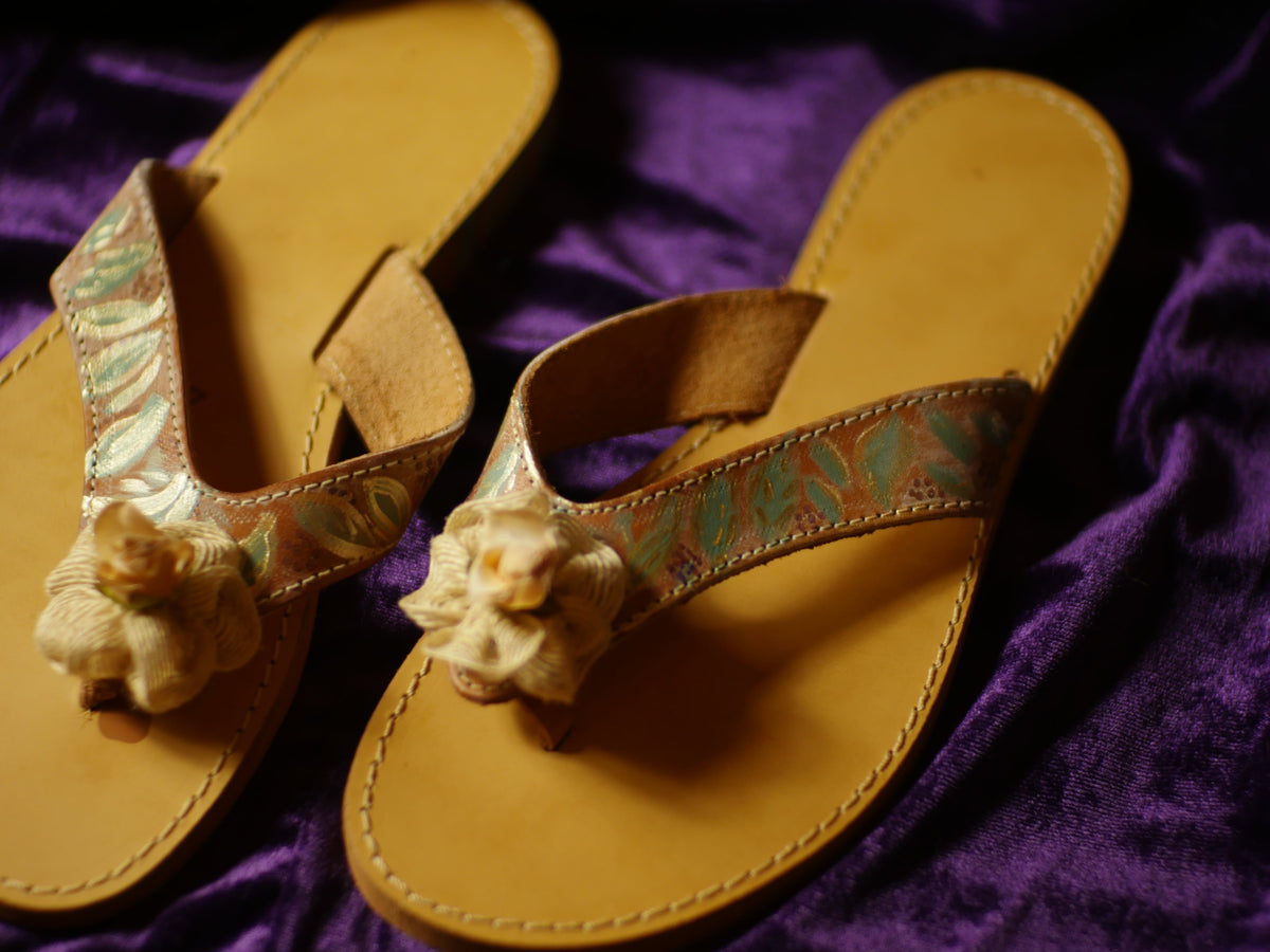 Sandali da donna in pelle fatti a mano con pittura Tilos
