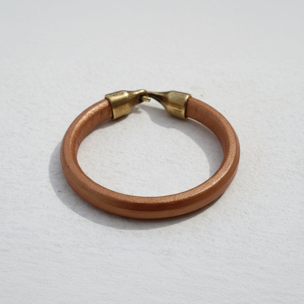 Hand-made men's Regaliz bronze leather bracelet with bronze closure-mousses greek art.