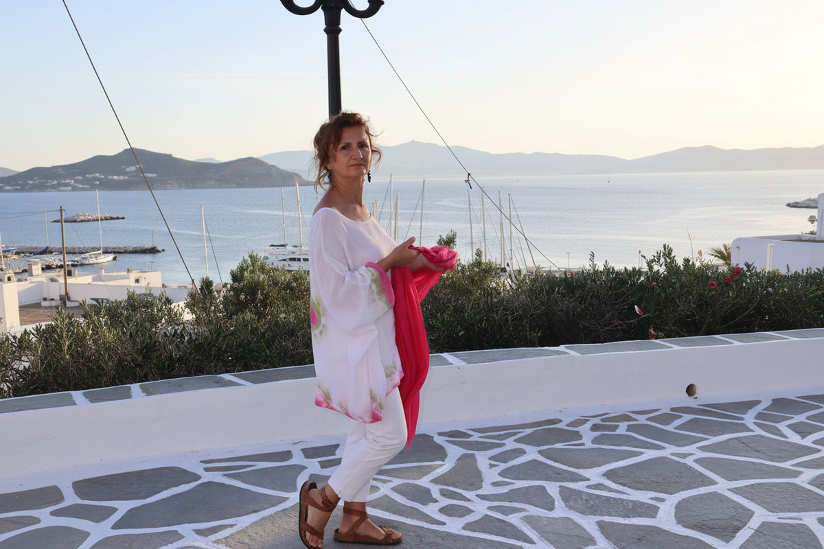 Λινό καφτάνι μπλούζα ηλέκτρα με χειροποίητη ζωγραφική shibori σε φούξια και πράσινο  mousses greek art 
