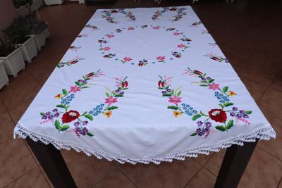 Rotonda fatta a mano "Paprika" - Cimelio con ricamo Kalocsa e pizzo lavorato a maglia - Heritage 1980
