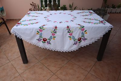 Rotonda fatta a mano "Paprika" - Cimelio con ricamo Kalocsa e pizzo lavorato a maglia - Heritage 1980